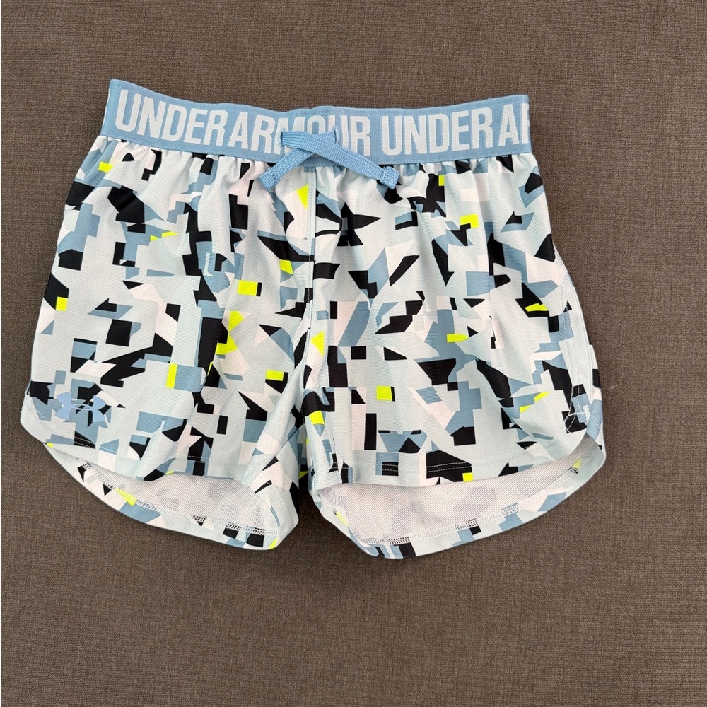 Under Armour Geometric Print Shorts. Youth medium